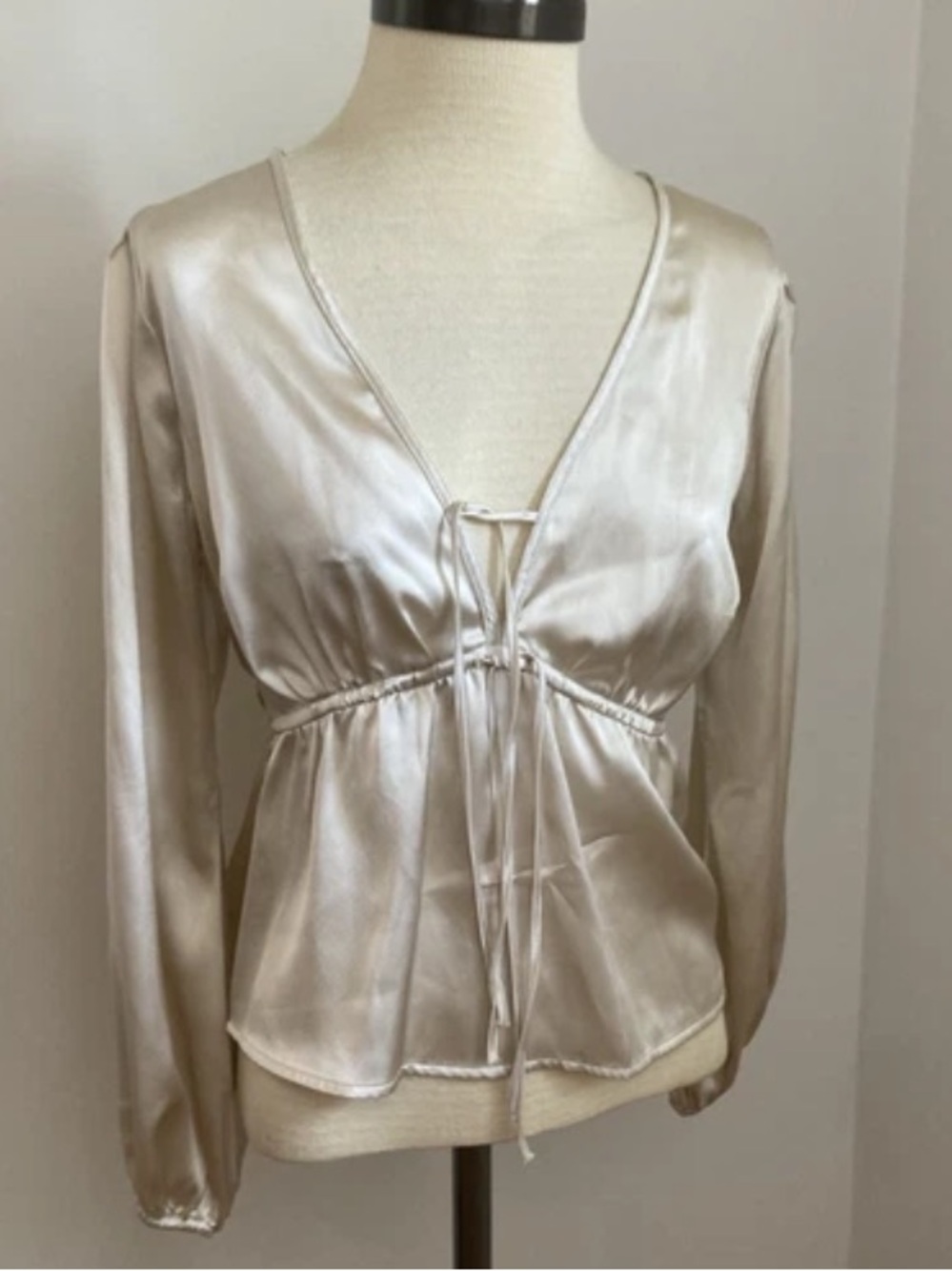 6-11 Abercrombie & Fitch Satin Top Small
